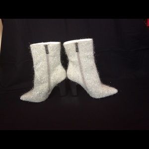 Cape Ribbon Beautiful -27 Tinsel Pointy Toe Bootie